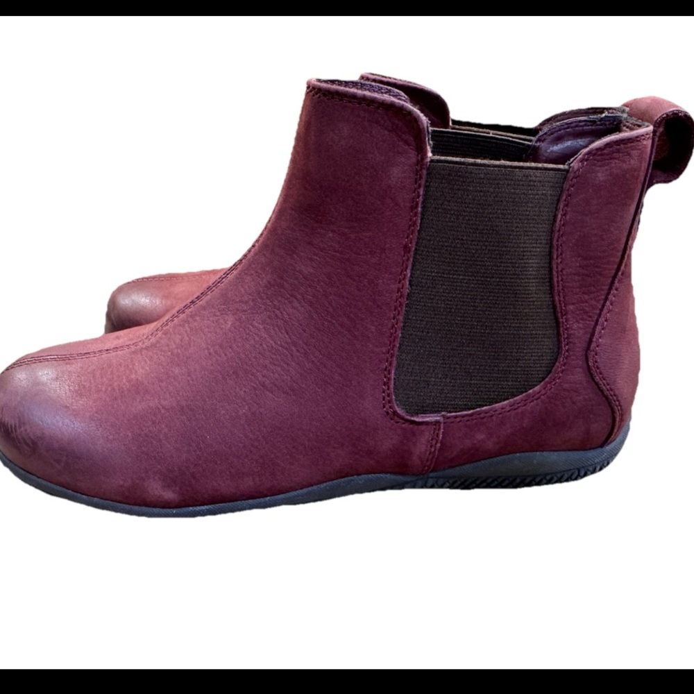 SoftWalk Women’s Wine burgundy Nubuck Highland Chelsea Boot Size 8N Walking